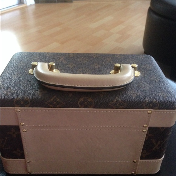 ***SOLD****LV Train case