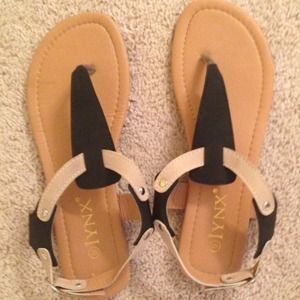 💕HP 5/13💕Black and Tan sandals