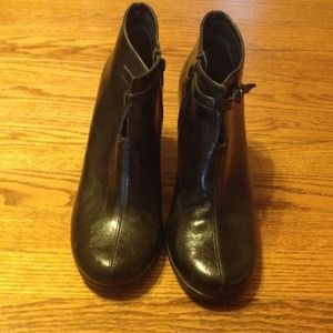 Brand New Aerosoles Black Short Boots Booties 9.5