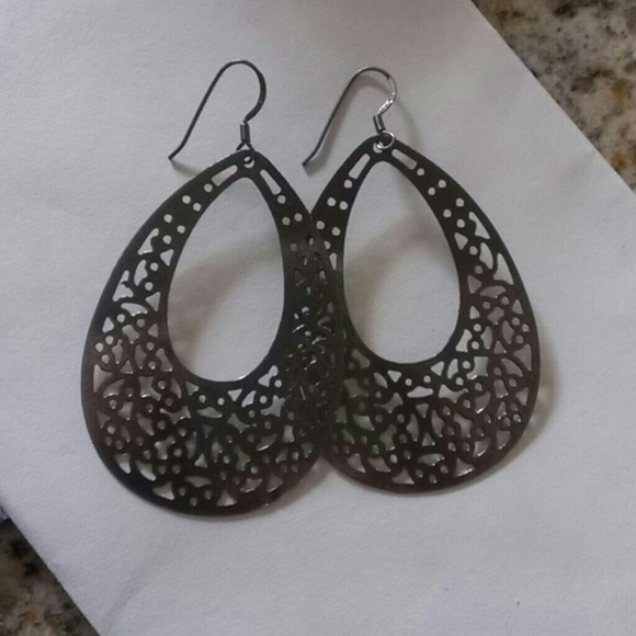 Jewelry - Pewter earrings