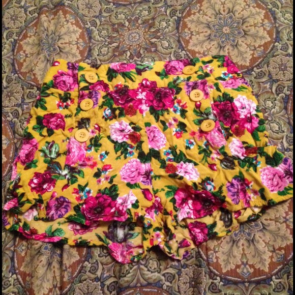 Forever 21 Other - FLASH SALE💖Floral Shorts