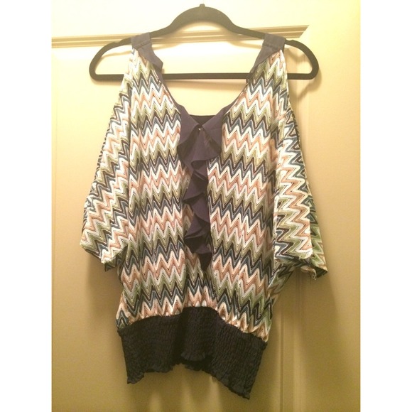 Fun flirty top! - Picture 1 of 3