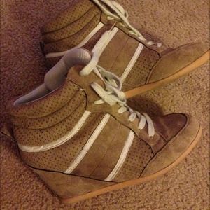 Brown suede like material Wedge sneaker