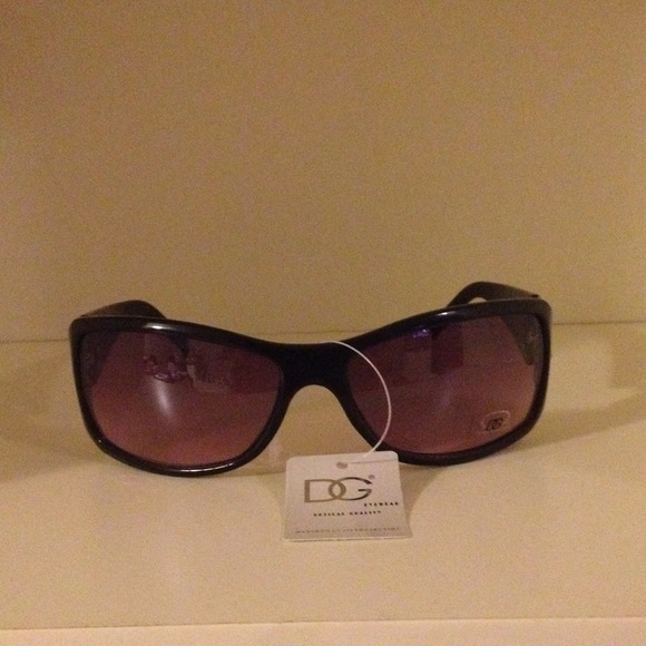 Glasses - Picture 2 of 3