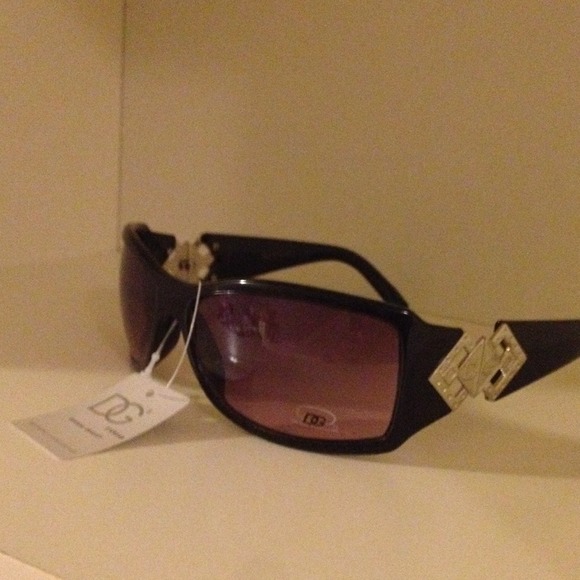 Glasses - Picture 3 of 3