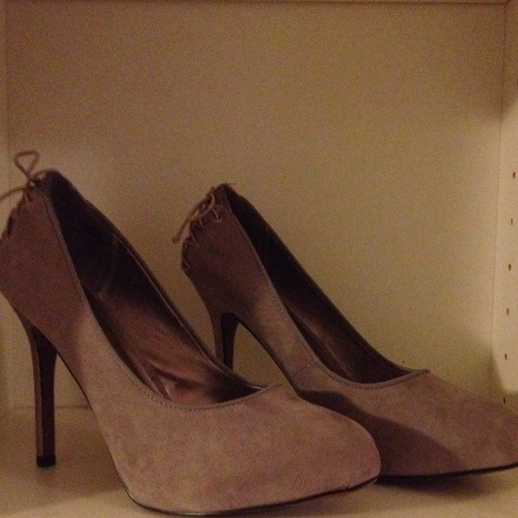 Heals - Picture 2 of 4