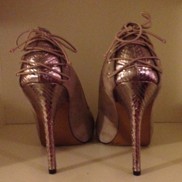 Heals - Picture 3 of 4