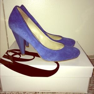 Nine West Blue suede pumps