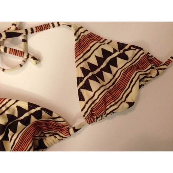 SOLD ❌ Billabong Tribal Triangle Bikini Top - Picture 2 of 2