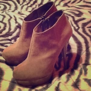 Steve Madden  ankle zip up booties!  Nw size 9
