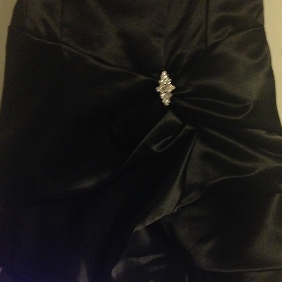 Dress - Picture 2 of 4