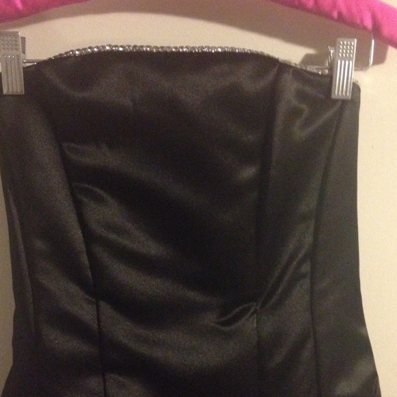Dress - Picture 3 of 4