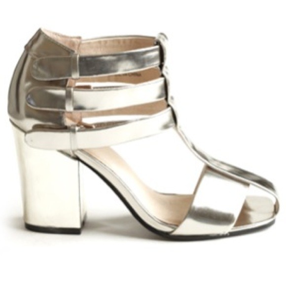 Messeca New York Metallic sandals