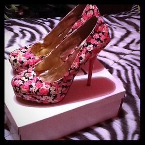 Brand new Fuchsia floral pumps!!! Sz. 9