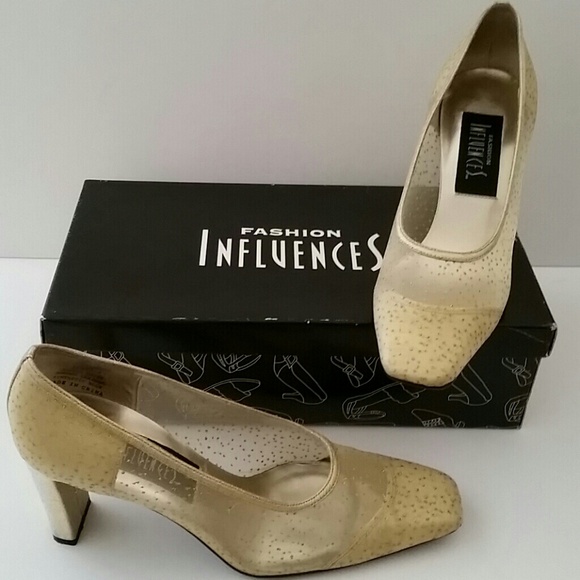 Fashion Influences Glittered Pump 🔴REDUCED🔴