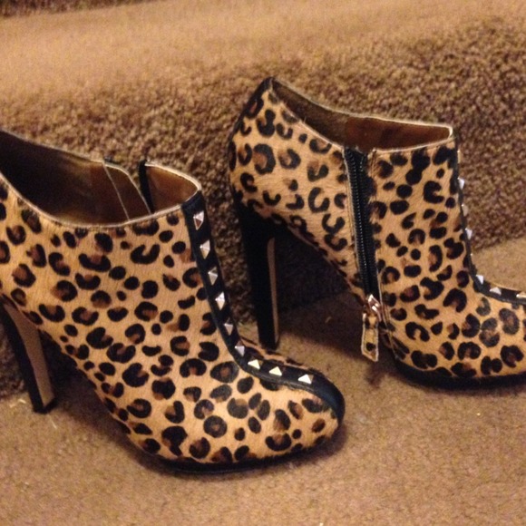 Leopard print studded calf hair bootie SALE - Picture 2 of 4