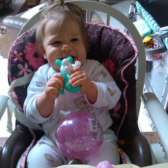 My daughters first and second easter😍