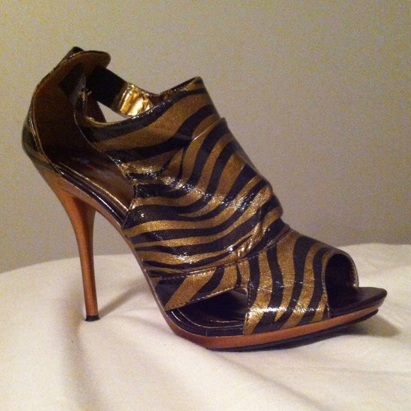 Sexy abstract animal print stiletto