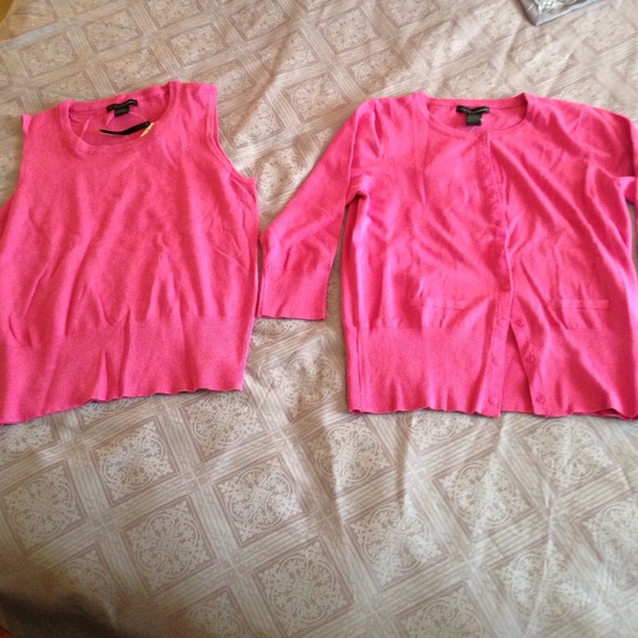Pink twinset with snap buttons very cute & comfy