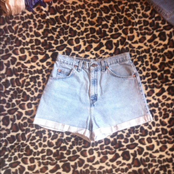 High waisted Levi shorts (bundle price $20)