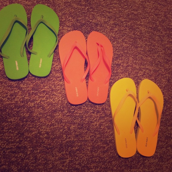 Three pairs of old navy flip flops !!!