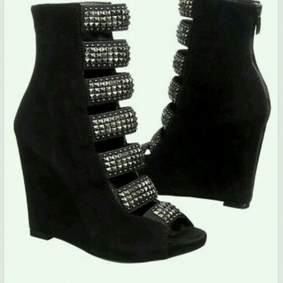 Looking for Sam Edelman Torin in size 7 or 7. 5