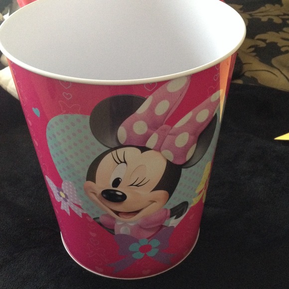 Minnie Mouse trash can