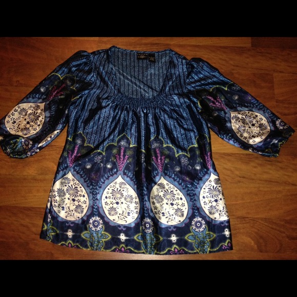 B. Moss hippy shirt size small