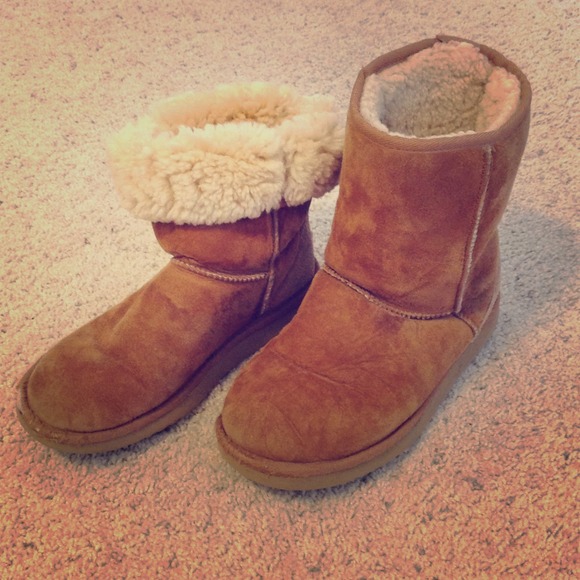 UGG Booties Classic Tan