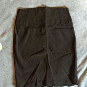 High waist pensill skirt.