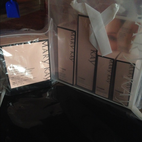 Mary Kay Time-wise 3 in 1 ultimate set!!! - Picture 1 of 3