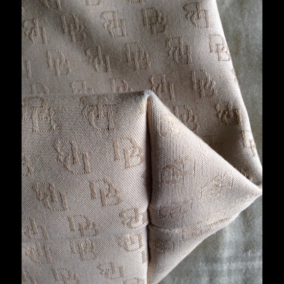 Dooney and Bourke Signature Purse - Picture 3 of 4