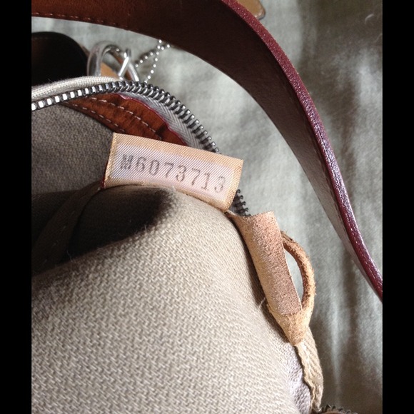 Dooney and Bourke Signature Purse - Picture 4 of 4