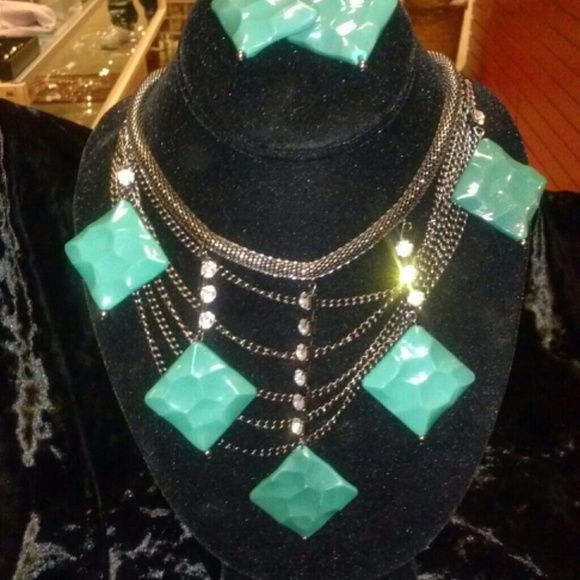 Necklace and earring set - Picture 1 of 1
