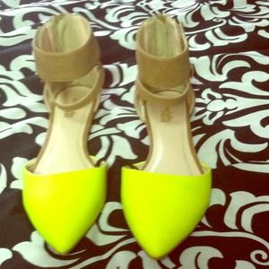 Pointy toe neon flats