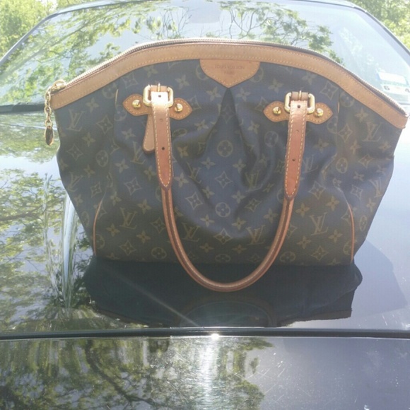 A LV  authentic tovoli bag in good condition