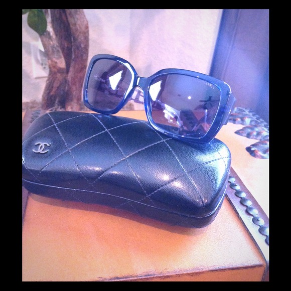Blue authentic Chanel sunnies sunglasses