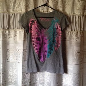 Nollie Basic Feather Design Tee