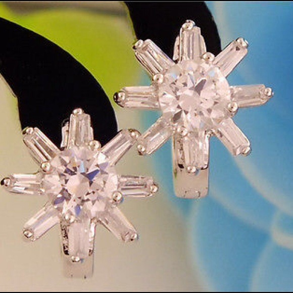 🎉HOST PICK🎉🌻925 Silver Flower Earrings🌻 - Picture 2 of 4