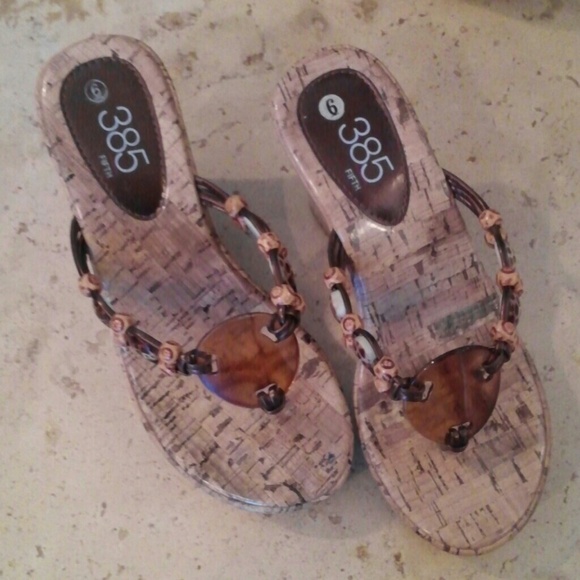 Cute platform shoes with bead detail - Picture 1 of 2