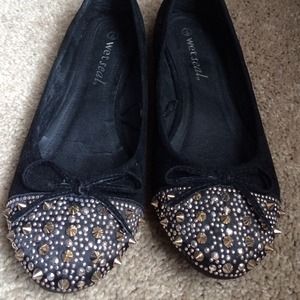 Flat shoes
