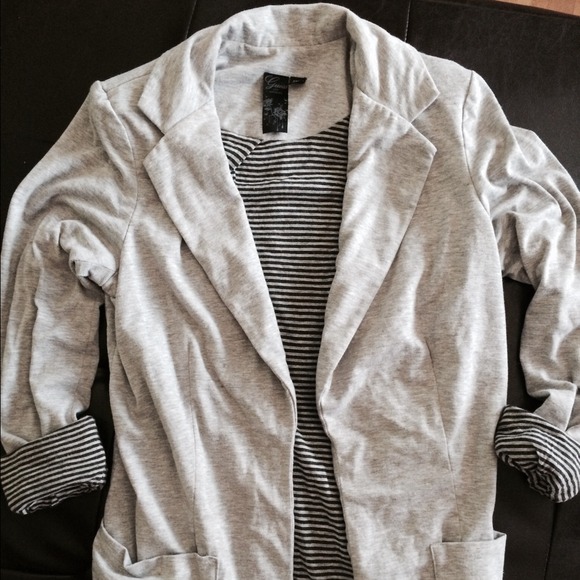 SOLD LOCALLY.-- Guess blazer - Picture 2 of 4