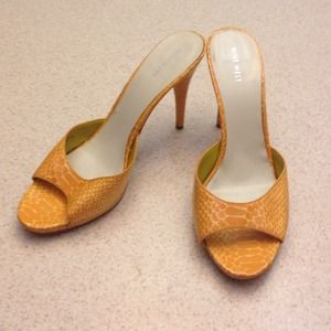 Women's slip on heel