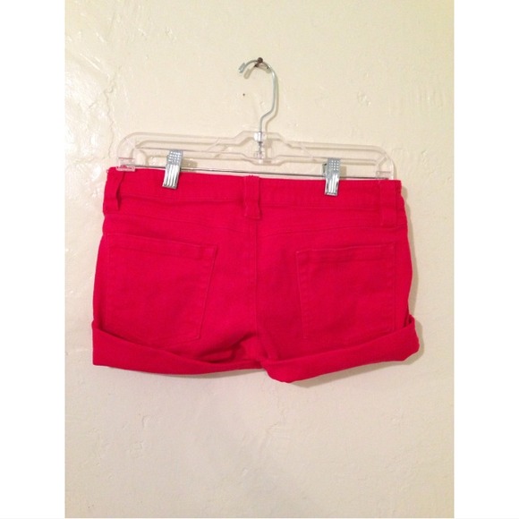 Red shorts - Picture 3 of 4