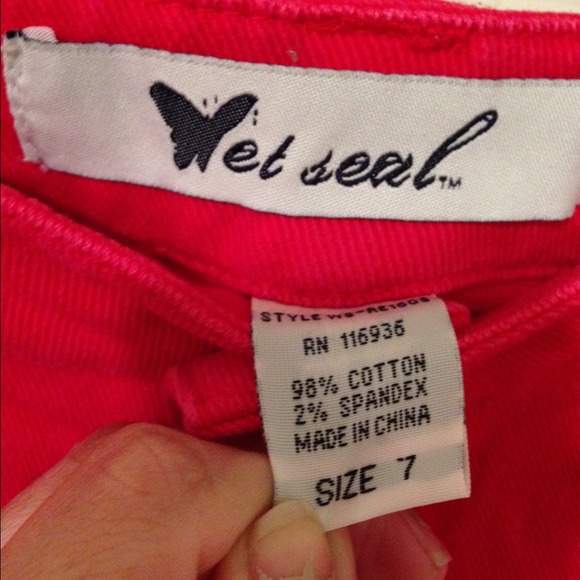 Red shorts - Picture 4 of 4