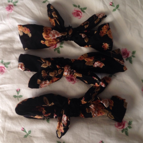 Brandy Melville Floral bow Headbands 🌻