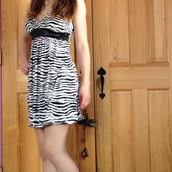 🎉reduced!🎉. Black and white zebra bubble dress