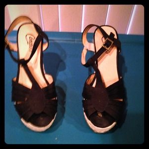Black scrappy wedge heel