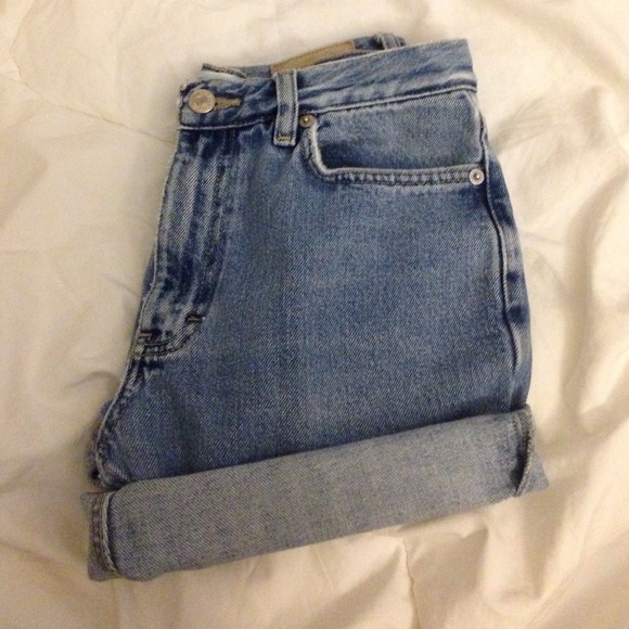 High waisted shorts (cuffed)