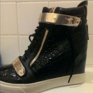 Black Patent leather croc-embossed Giuseppe Wedge